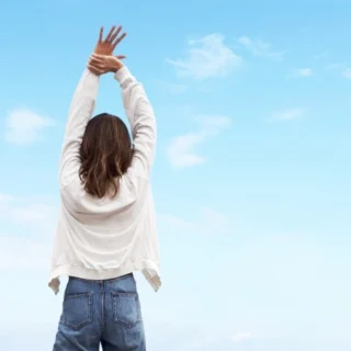 【行きたいところへ行ける体へ。自由な心と体をつくる整体セッション】

「もっと軽やかに動きたい」
「本当はやりたいことがあるのに、体がついてこない」
そんなふうに感じたことはありませんか？

私が皆様と一緒に目指したいのは、
行きたいところへ行ける体と、自由に動ける心をつくること。

健やかな循環を感じていただきたいといつも思っています。

体の声を聞くことから始まる施術

セッションではまず、
「体の声を聞くこと」から始めます。

お客様のお話をお聞きしながら、体の声を聞きながら

✔ どこが動きにくいのか
✔ 痛みが出ている場所はどこか
✔ 呼吸は深くできているか
✔ どの動きで違和感が出るのか

表面的な症状だけを見るのではなく、
なぜそこに負担がかかっているのか？
原因を丁寧に探っていきます。

お体を診せていただきながら、お話をお聞きしながら、

触れながら、すべてが循環するように。

滞っていた流れが心地よく流れ出すように。

運動することが気持ちが良いと感じていただけるように。

そして、ありのままのご自身でいることを、サポートしたい。

それが、私がとても大切にしているところです。

行きたいところへ、行ける体へ

自由で健やかな心と体をつくり、
本来のあなたらしい動きを取り戻していく。

行きたい場所へ。
やりたいことへ。

自由な心と体で、
一歩を踏み出してみませんか。

KAORU

＃スタジオスパークル＃理学療法士＃ヨガ＃ピラティス