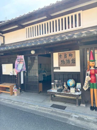 皆様こんにちは。久々の投稿です。
失礼します。
今朝は奈良市内のならまちへ。
お声がけをいただいて、今日はならまちにある
奈良物語館にてマルシェに参加しています。

マルシェ価格にて体験整体。

10分整体1500縁

肩こり
首こり
腰の違和感
関節の辛さなど、など。

ぜひお立ち寄りください🩷