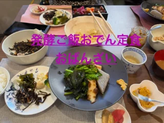 皆様、いつもありがとうございます😊
2月22日の発酵ランチの会！
無事に開催させていただきました。
ご参加くださった皆様
ありがとうございました😊🩷

ぷくぷくさんでは、
女将のみやこさんの美味しい発酵ごはんをいただき、
たくさんのお野菜のばんざい。
肉の宝石箱
おでん定食、、
発酵サワードリンクなどなど。

美味しくて
楽しくて、、
たくさんお話をしながら楽しくランチ！

ランチの後は難波まで移動〜GO!
マルシェに今回は皆様と一緒に遊びにいかせて
いただきました〜

ベリーダンスを鑑賞したり
コーヒーをいただきながら、色々見せて頂いて、、
占いも色色んな種類があって、、
お話を聞かせていただいたり
色んなご縁もいただきました！
ありがとうございました😊🩷

さてさて、、

帰りは、昭和な喫茶で
パフェ三昧〜🩷

１日を満喫、皆様のおかげで
楽しいランチ会となりました。

ありがとうございました😊🩷

また集まって、色んな遊びができると嬉しいです！